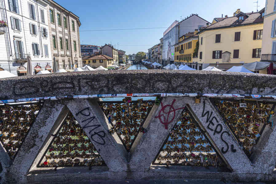 Italia - Milán 180 - barrio de Navigli.jpg